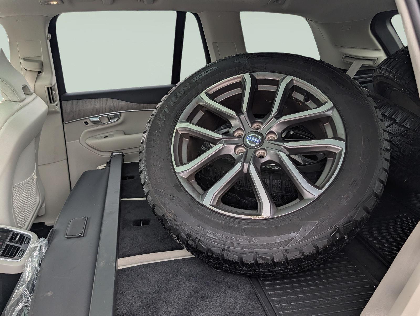 2023 Volvo XC90 Plus - Photo 18