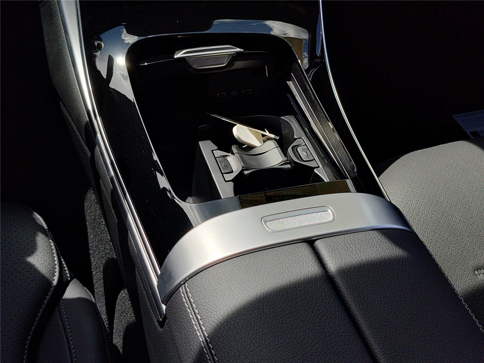 2025 Mercedes-Benz C-Class Sedan C 300 - Photo 9