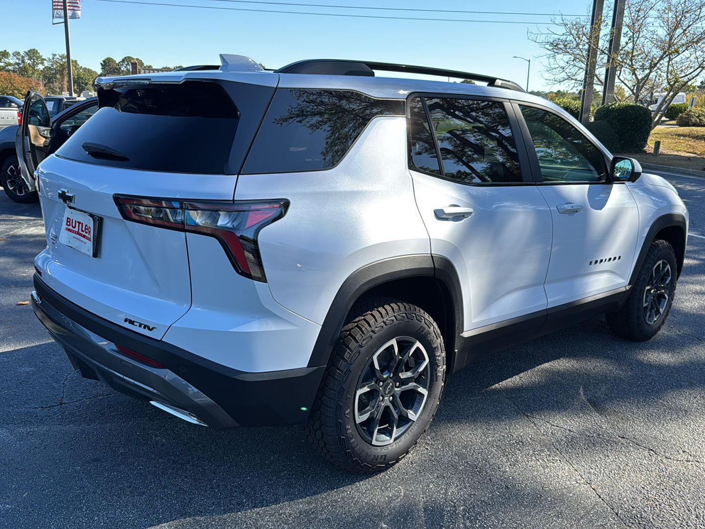 New 2026 Polar White Tricoat Chevrolet FWD ACTIV image 5