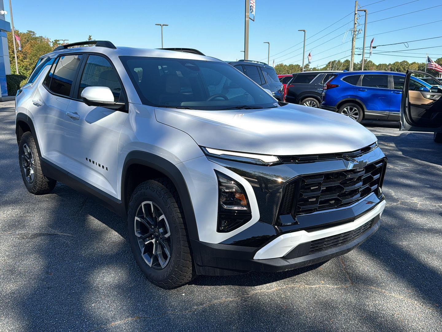 New 2026 Polar White Tricoat Chevrolet FWD ACTIV image 6