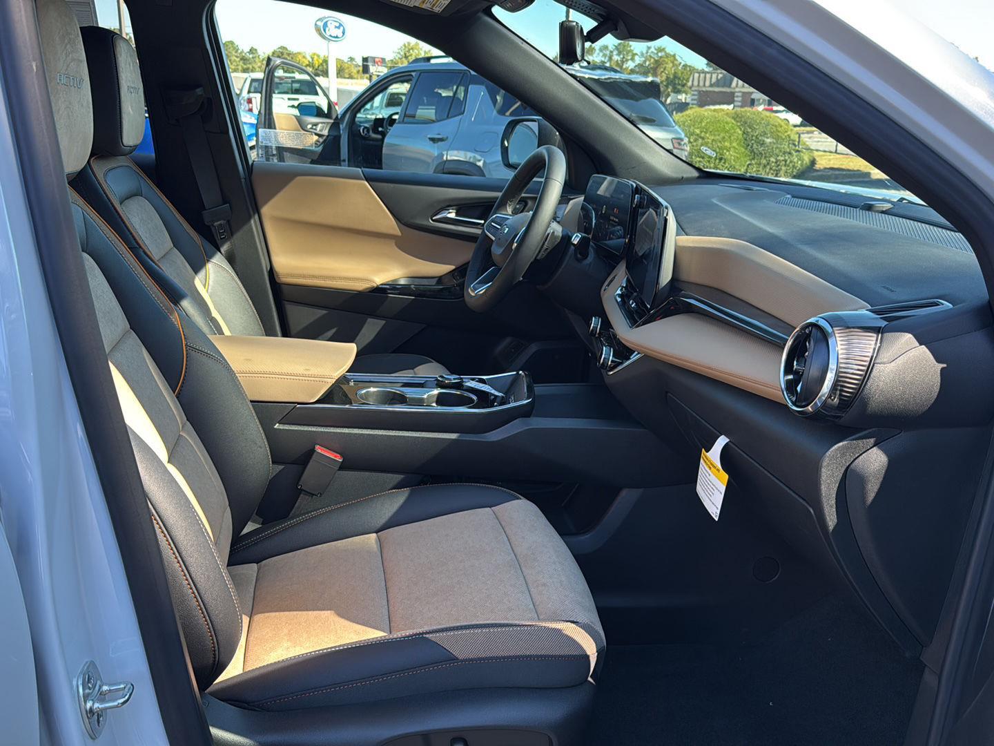 New 2026 Polar White Tricoat Chevrolet FWD ACTIV image 10