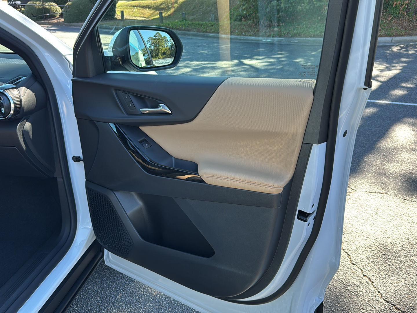 New 2026 Polar White Tricoat Chevrolet FWD ACTIV image 12