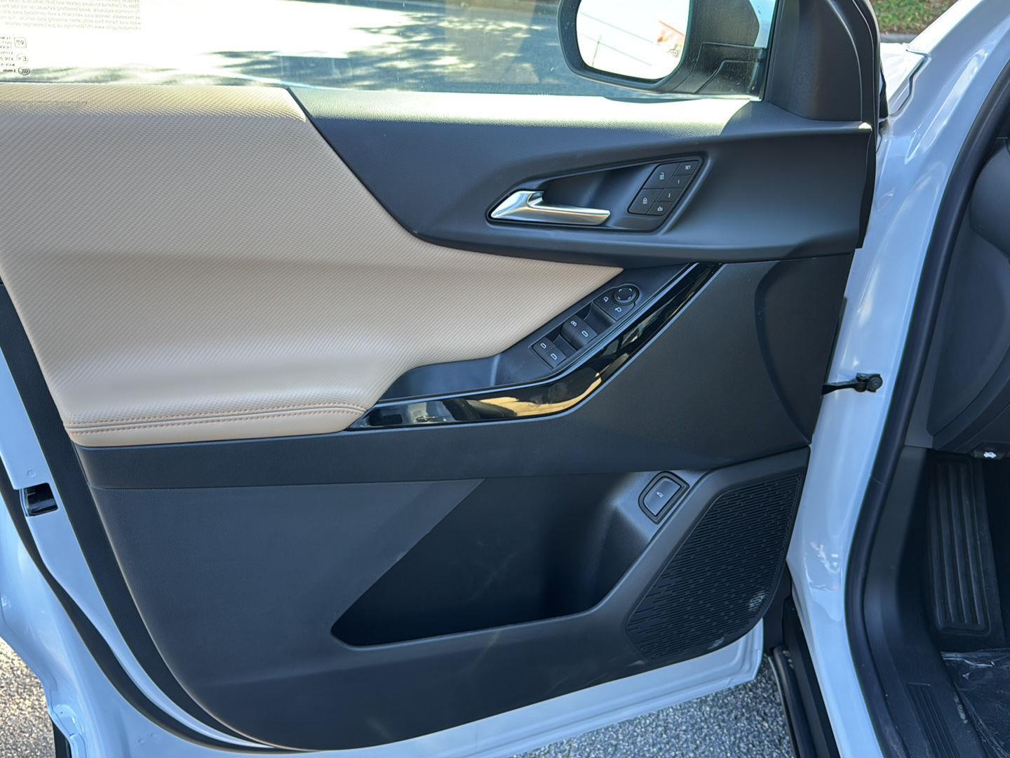 New 2026 Polar White Tricoat Chevrolet FWD ACTIV image 14