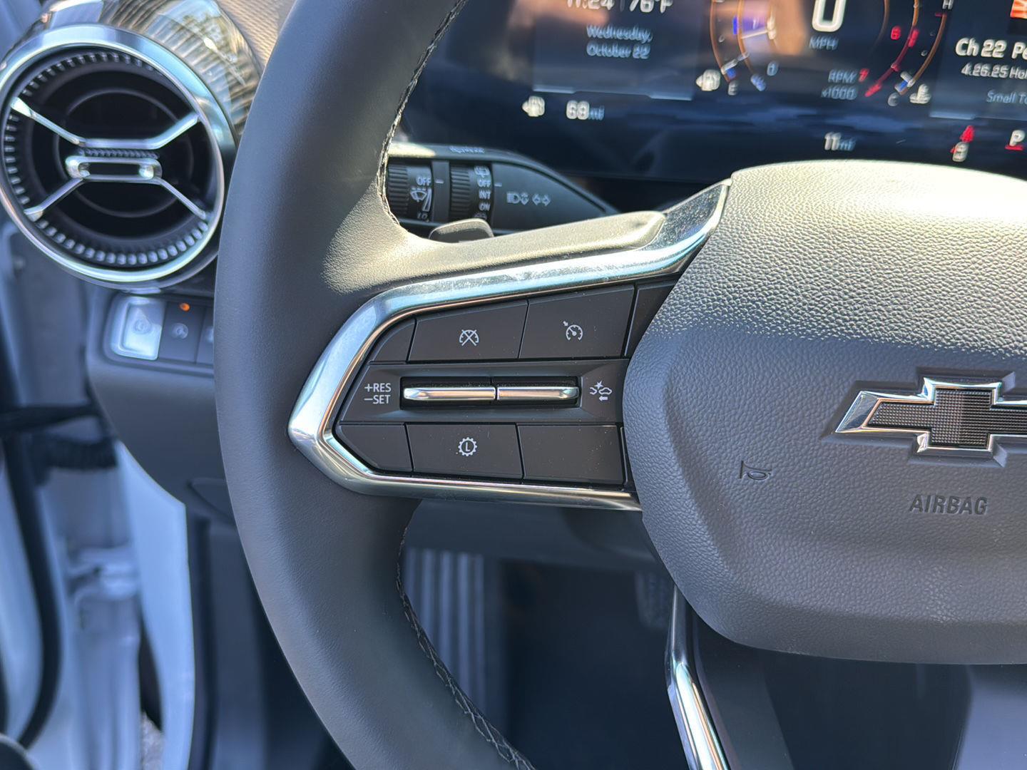 New 2026 Polar White Tricoat Chevrolet FWD ACTIV image 18