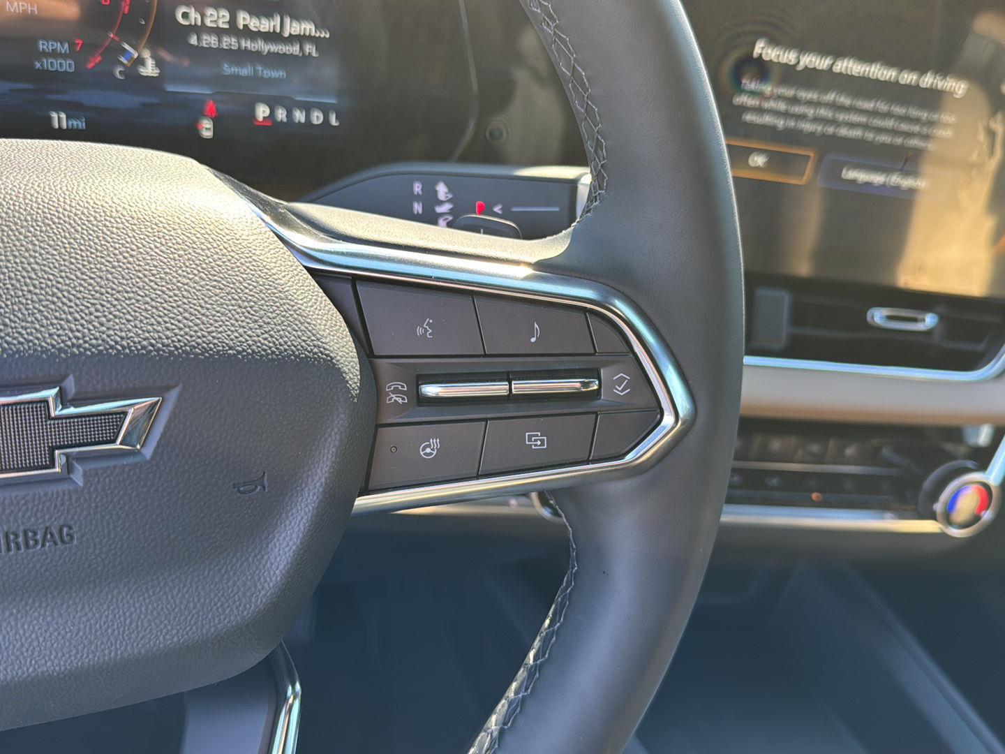 New 2026 Polar White Tricoat Chevrolet FWD ACTIV image 19