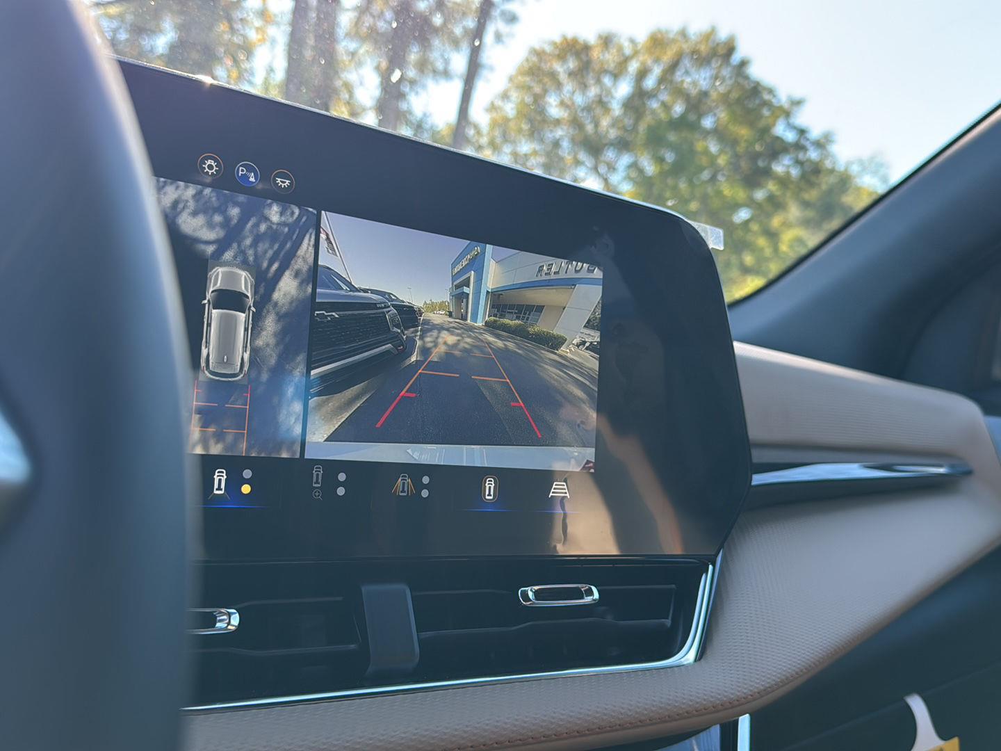 New 2026 Polar White Tricoat Chevrolet FWD ACTIV image 22