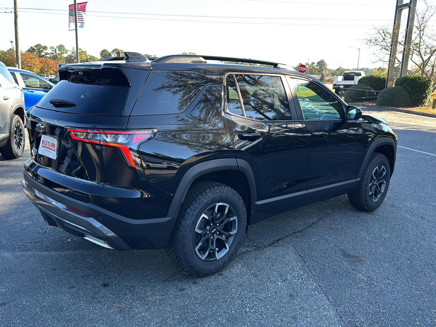 New 2026 Mosaic Black Metallic Chevrolet FWD ACTIV image 5