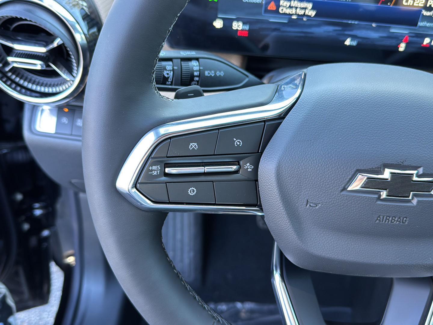 New 2026 Mosaic Black Metallic Chevrolet FWD ACTIV image 18