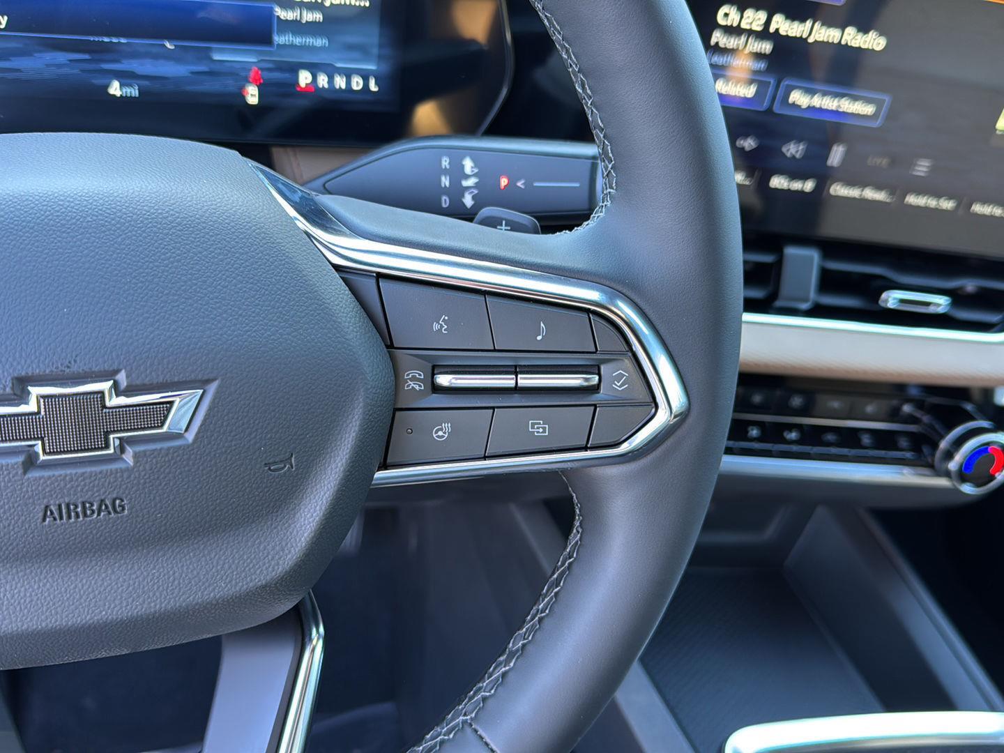 New 2026 Mosaic Black Metallic Chevrolet FWD ACTIV image 19