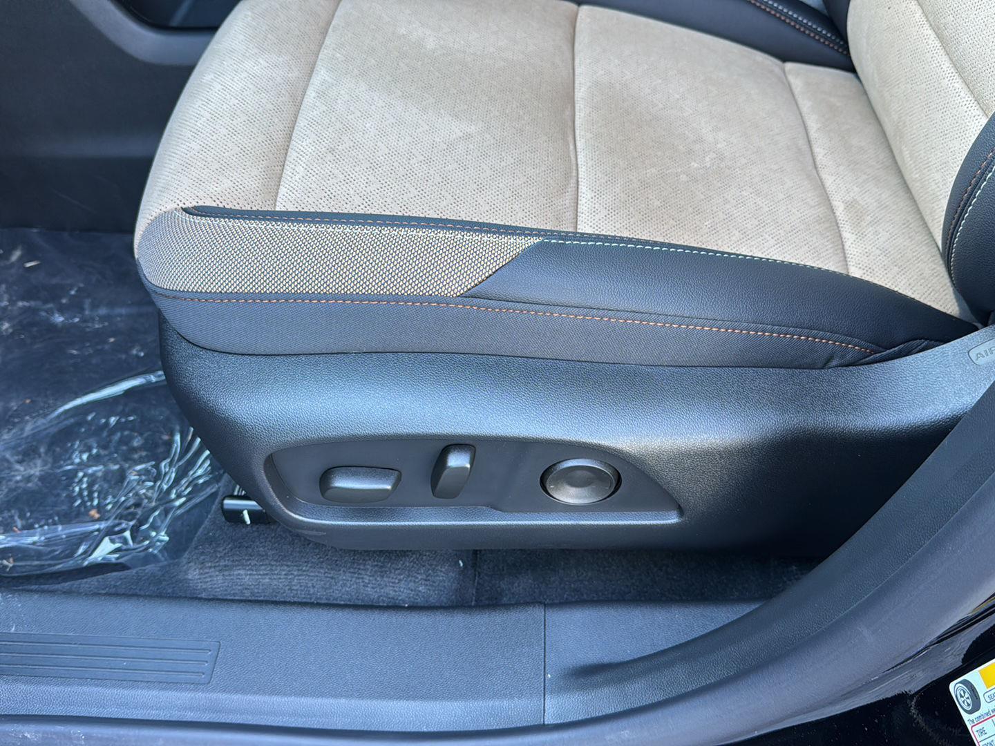 New 2026 Mosaic Black Metallic Chevrolet FWD ACTIV image 26