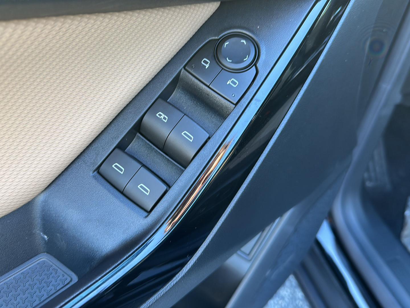 New 2026 Mosaic Black Metallic Chevrolet FWD ACTIV image 27