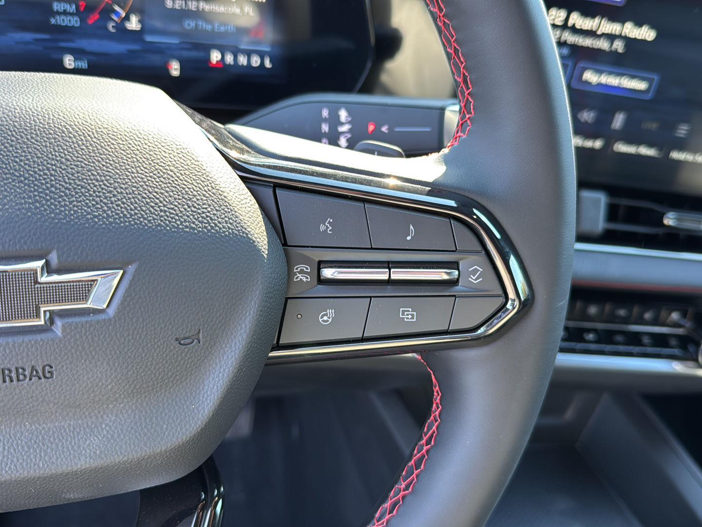 New 2026 Polar White Tricoat Chevrolet FWD RS image 19