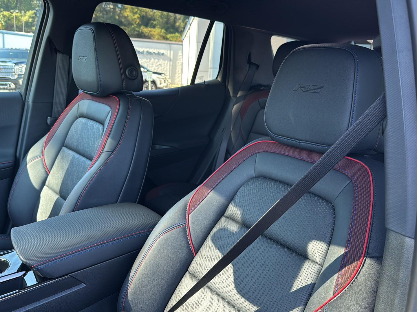 New 2026 Polar White Tricoat Chevrolet FWD RS image 27