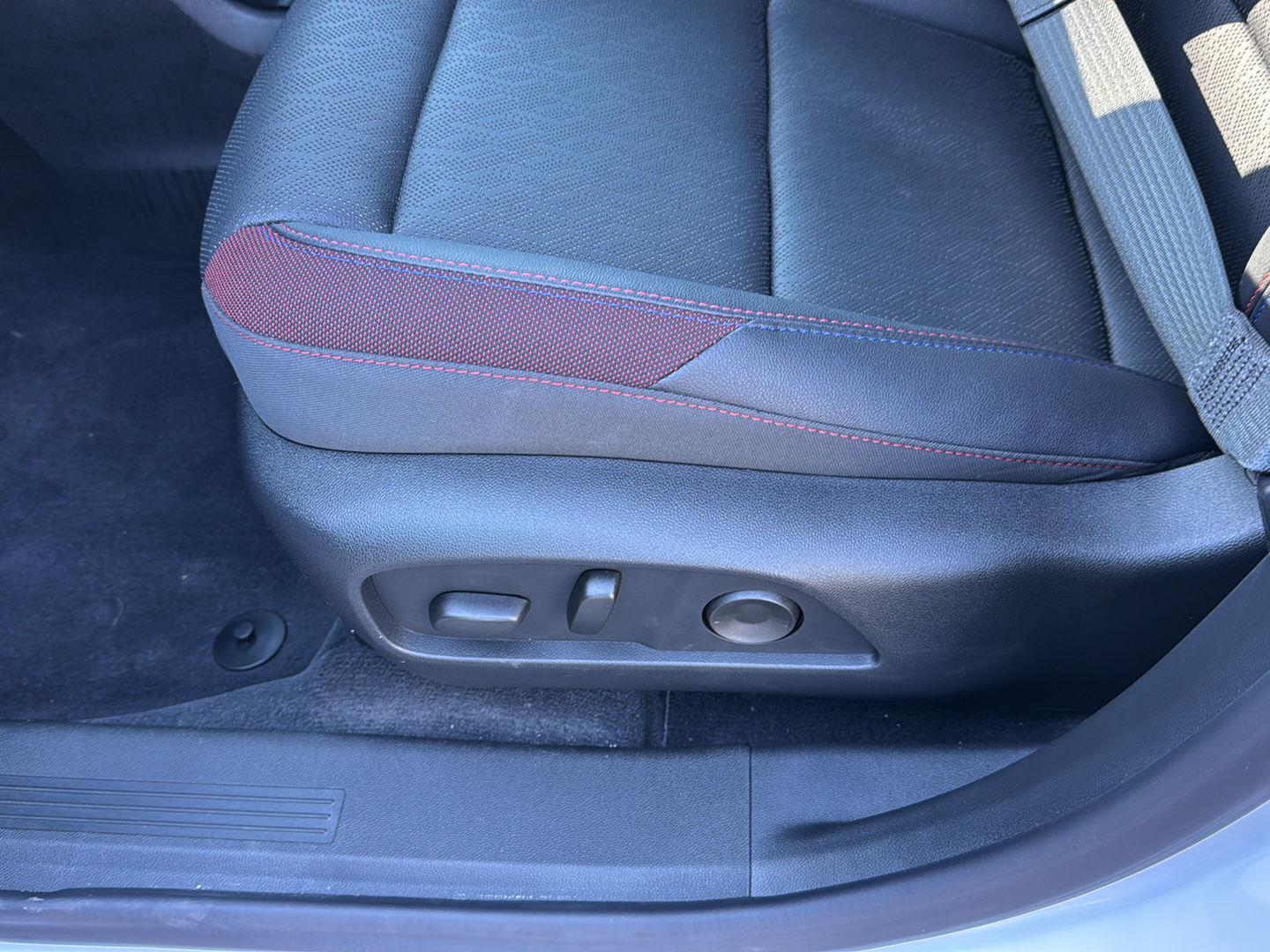 New 2026 Polar White Tricoat Chevrolet FWD RS image 28