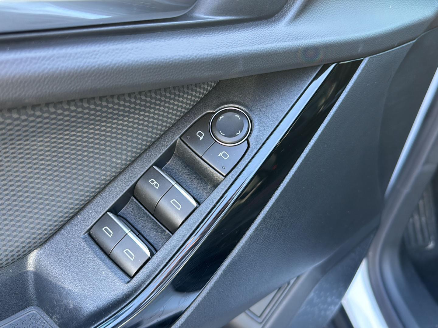 New 2026 Polar White Tricoat Chevrolet FWD RS image 29