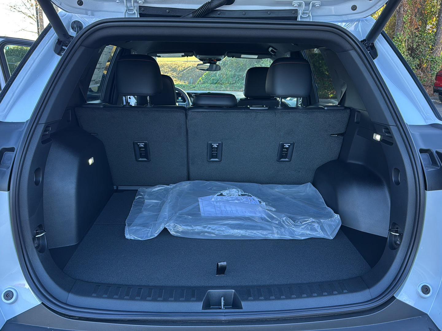 New 2026 Polar White Tricoat Chevrolet FWD RS image 30