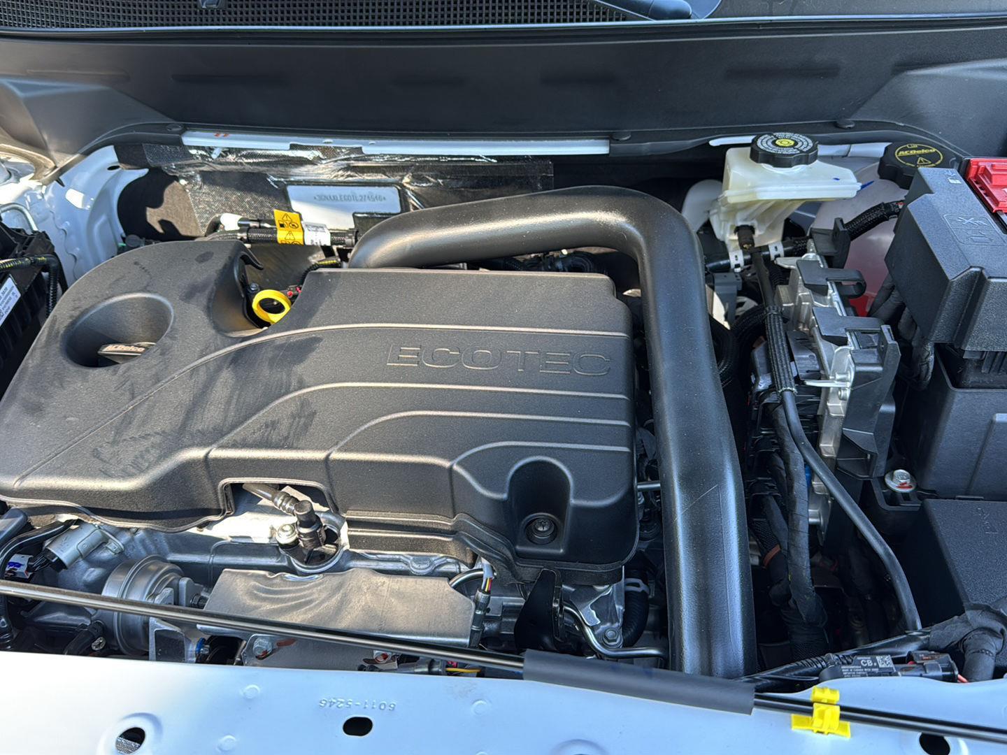 New 2026 Polar White Tricoat Chevrolet FWD RS image 32