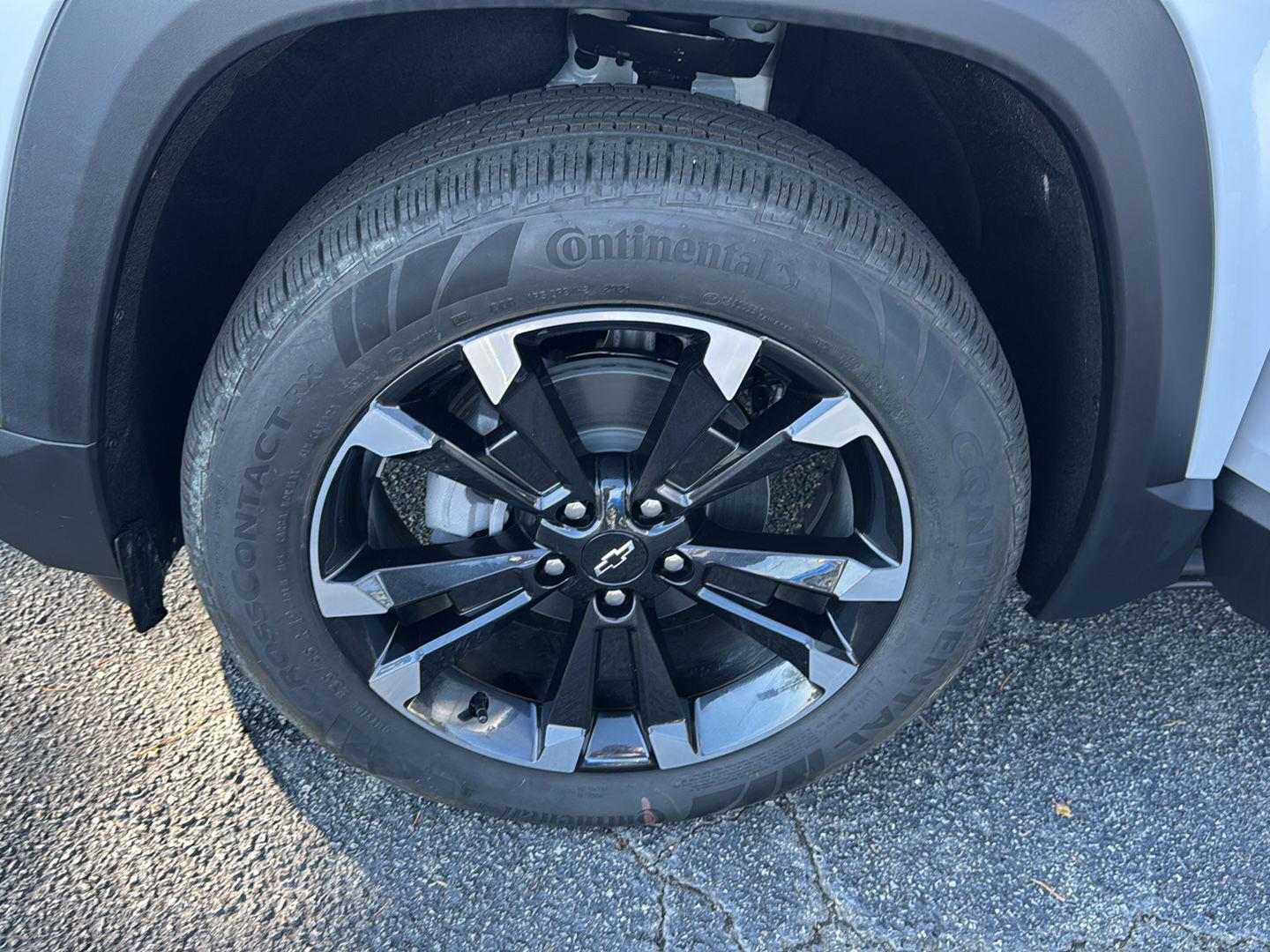 New 2026 Polar White Tricoat Chevrolet FWD RS image 33