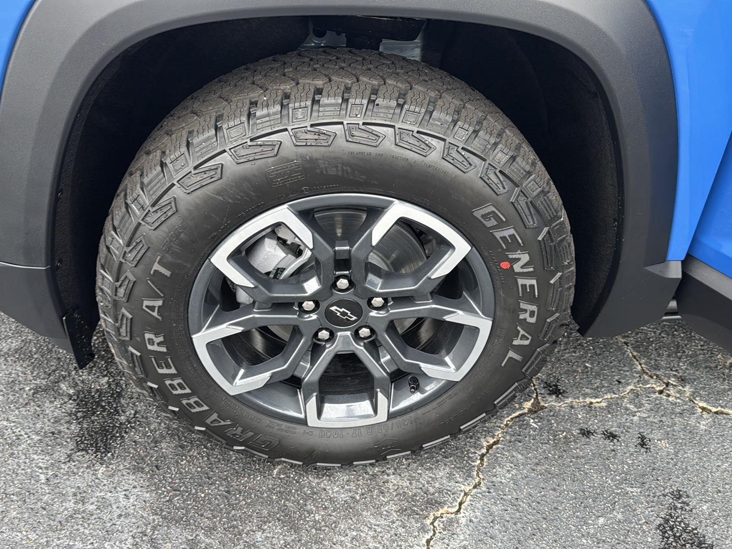 New 2026 Reef Blue Metallic Chevrolet FWD ACTIV image 30