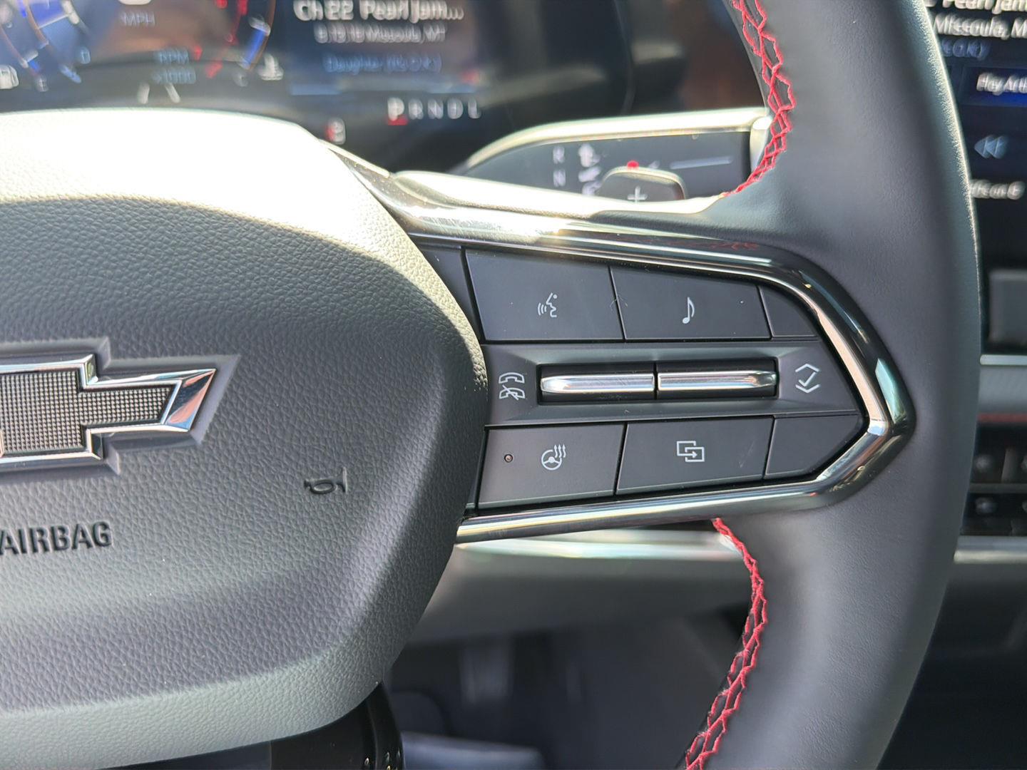 New 2027 Polar White Tricoat Chevrolet FWD RS image 21