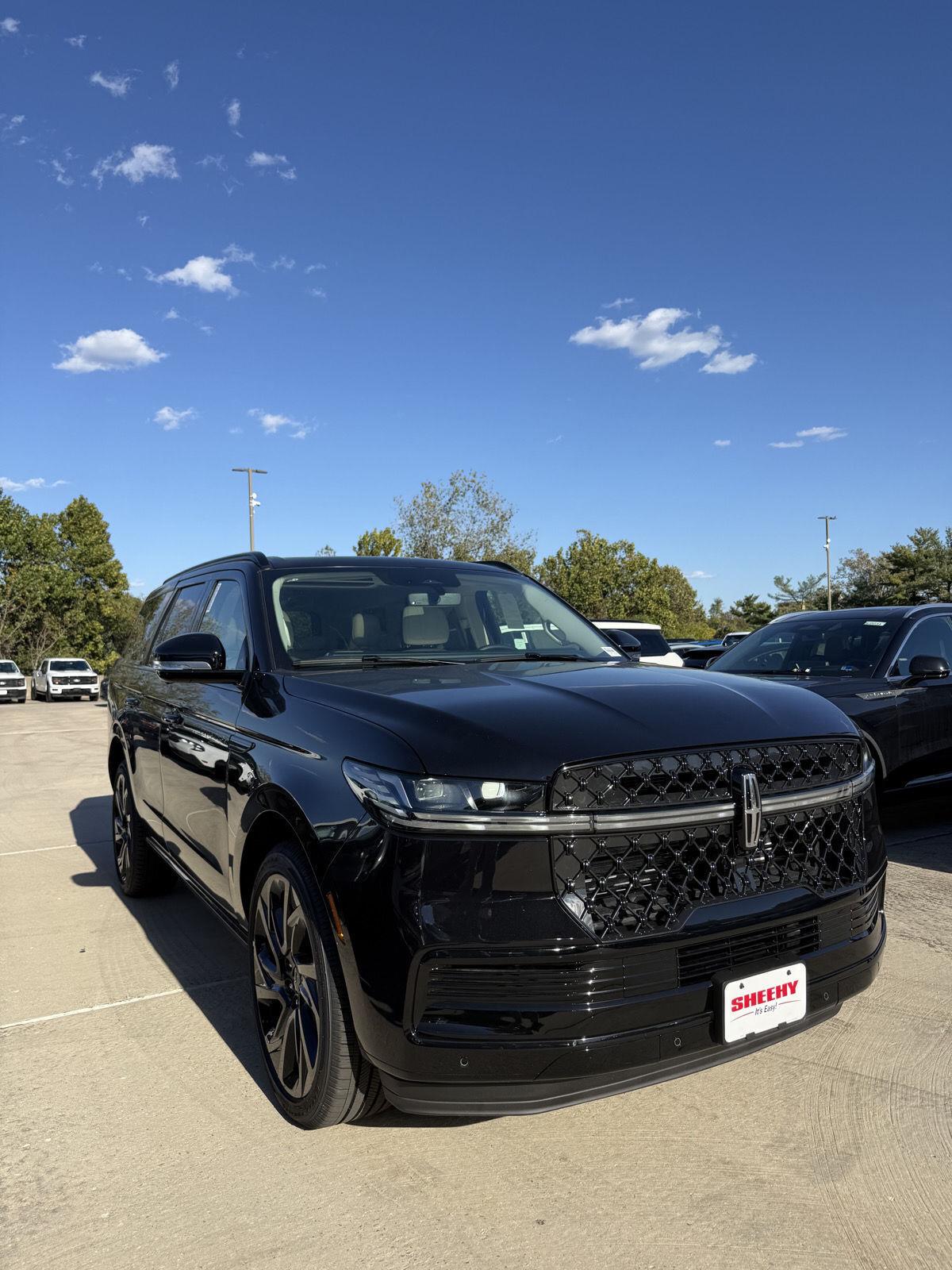 Infinite Black Metallic Clearcoat 2027 Lincoln Navigator SUV / Crossover Four-Wheel Drive Automatic