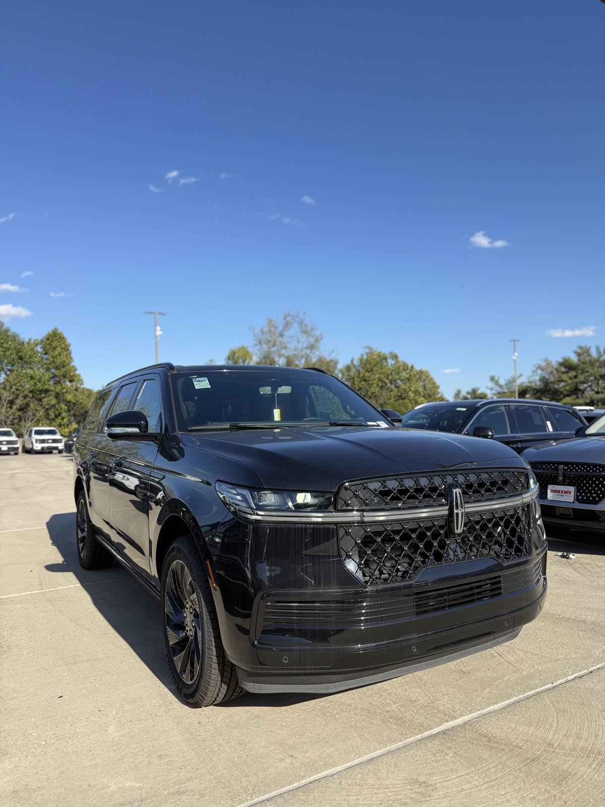 nocturnal blue metallic clearcoat 2027 Lincoln Navigator SUV / Crossover Four-Wheel Drive Automatic