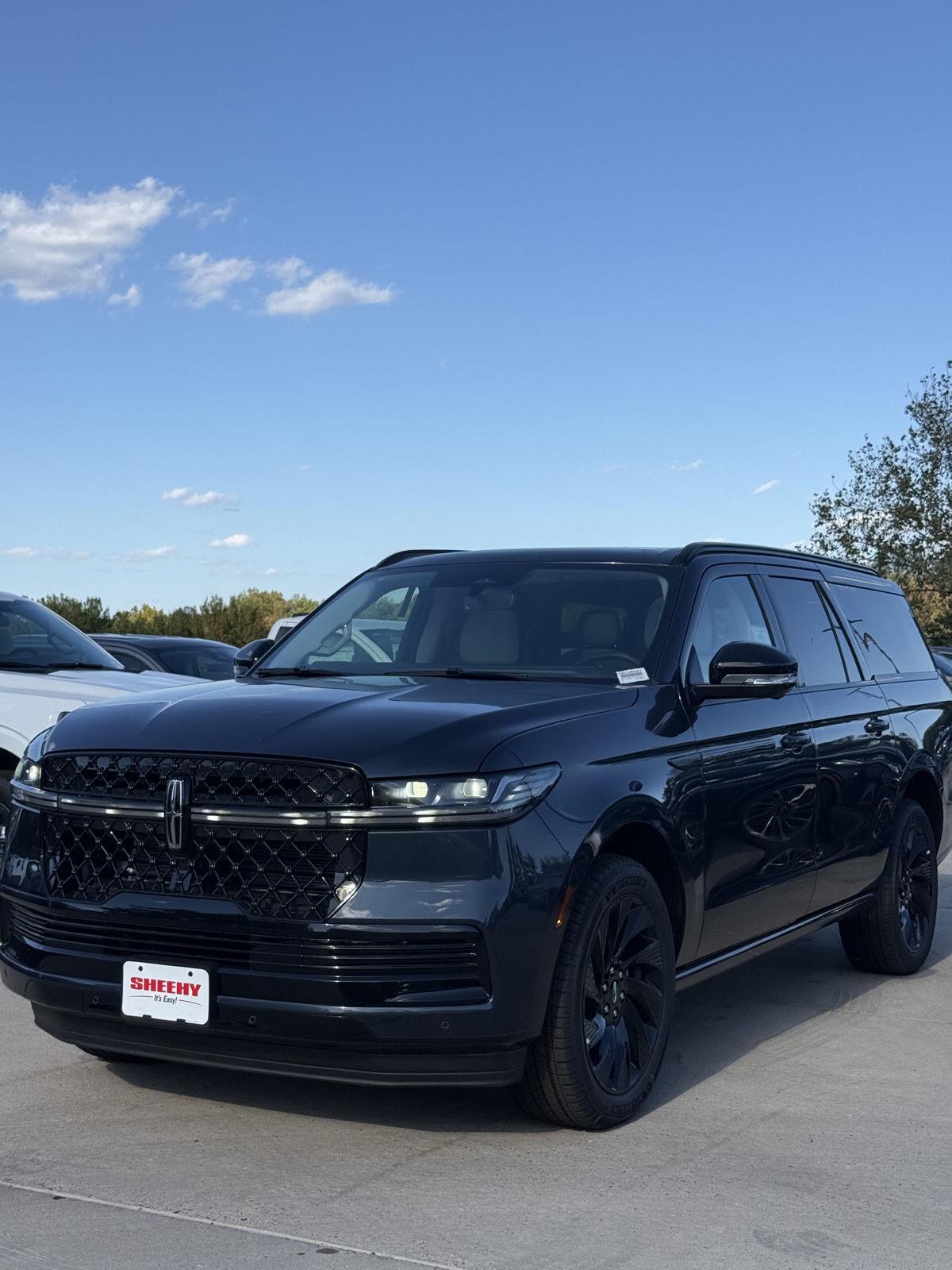 Flight Blue Metallic Clearcoat 2026 Lincoln Navigator SUV / Crossover Four-Wheel Drive Automatic