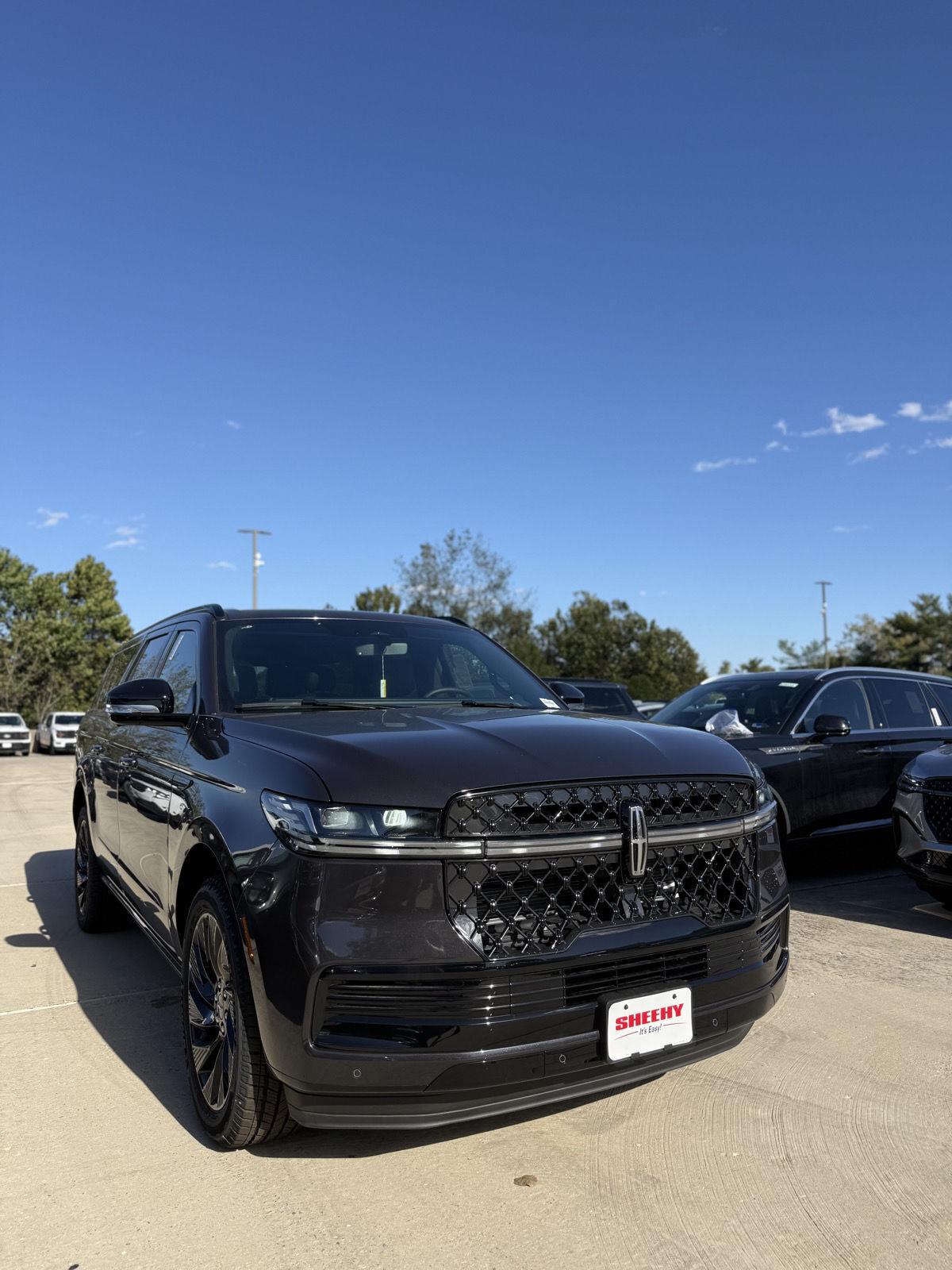 Starlight Gray Premium Colorant 2026 Lincoln Navigator SUV / Crossover Four-Wheel Drive Automatic