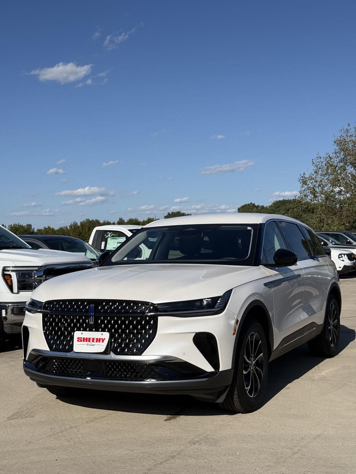 White Platinum Metallic Tri-Coat 2026 Lincoln Nautilus SUV / Crossover All-Wheel Drive 8-Speed Automatic