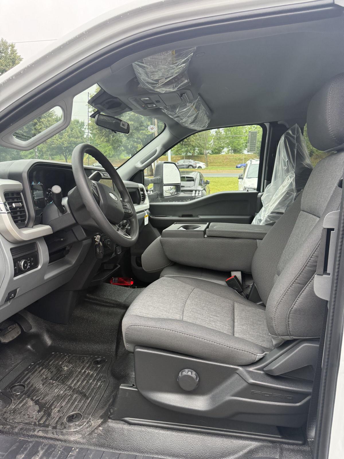 New 2026 Oxford White Ford XL image 13