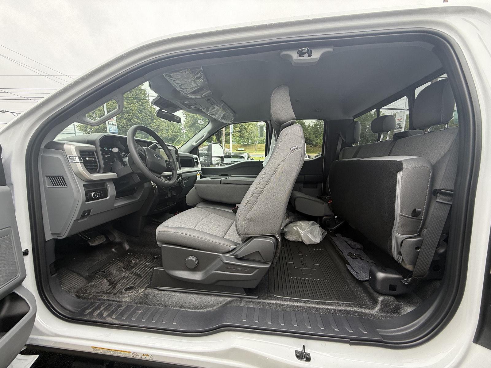 New 2026 Oxford White Ford XL image 17
