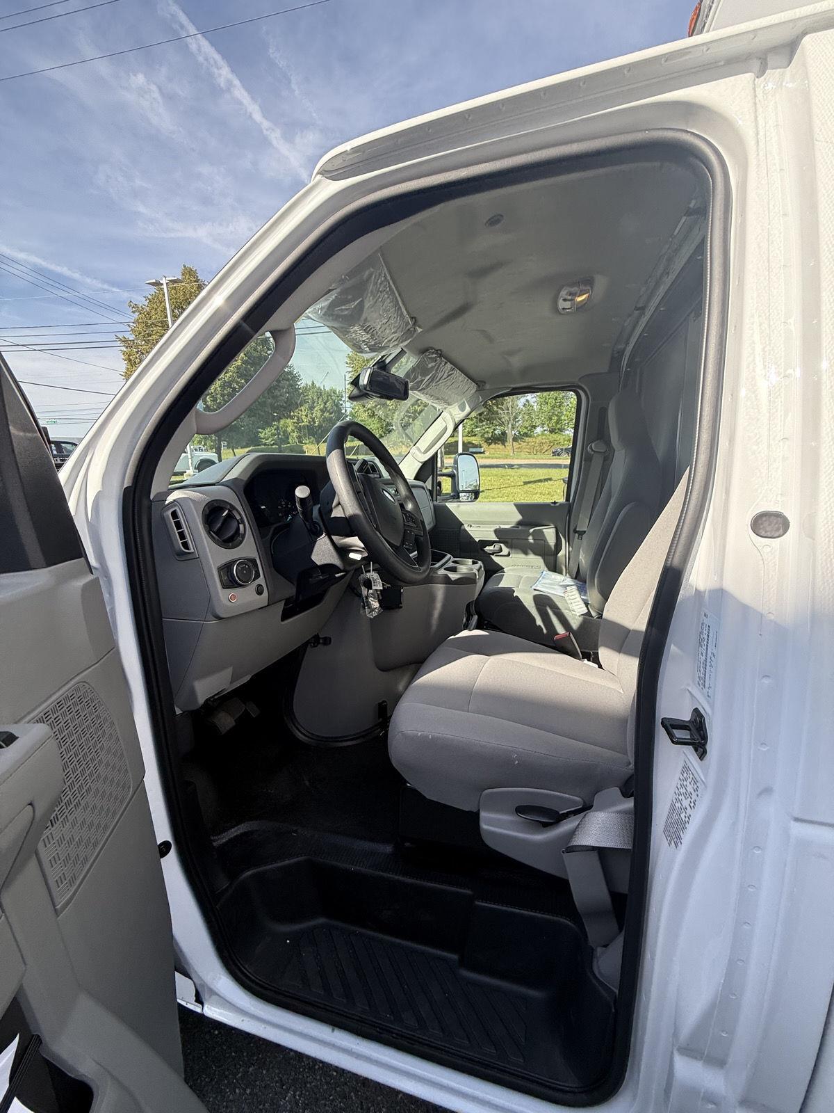 New 2027 Oxford White Ford  image 13