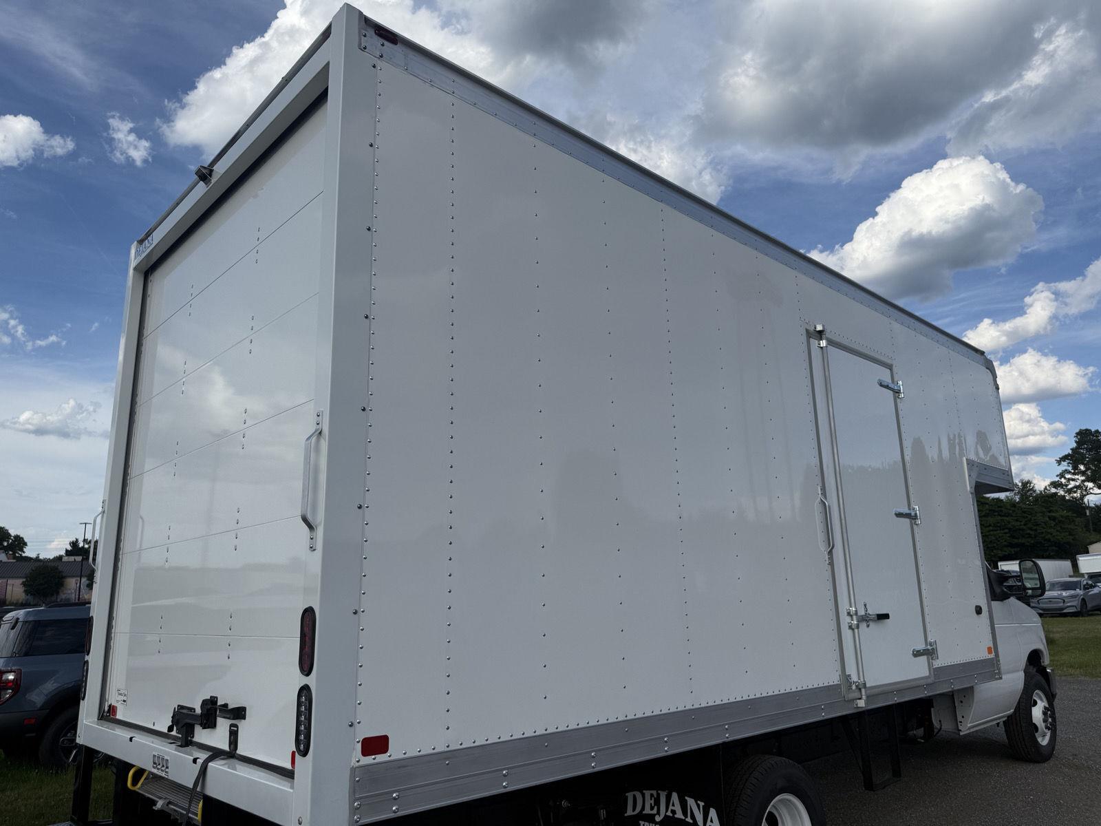 New 2027 Oxford White Ford  image 19