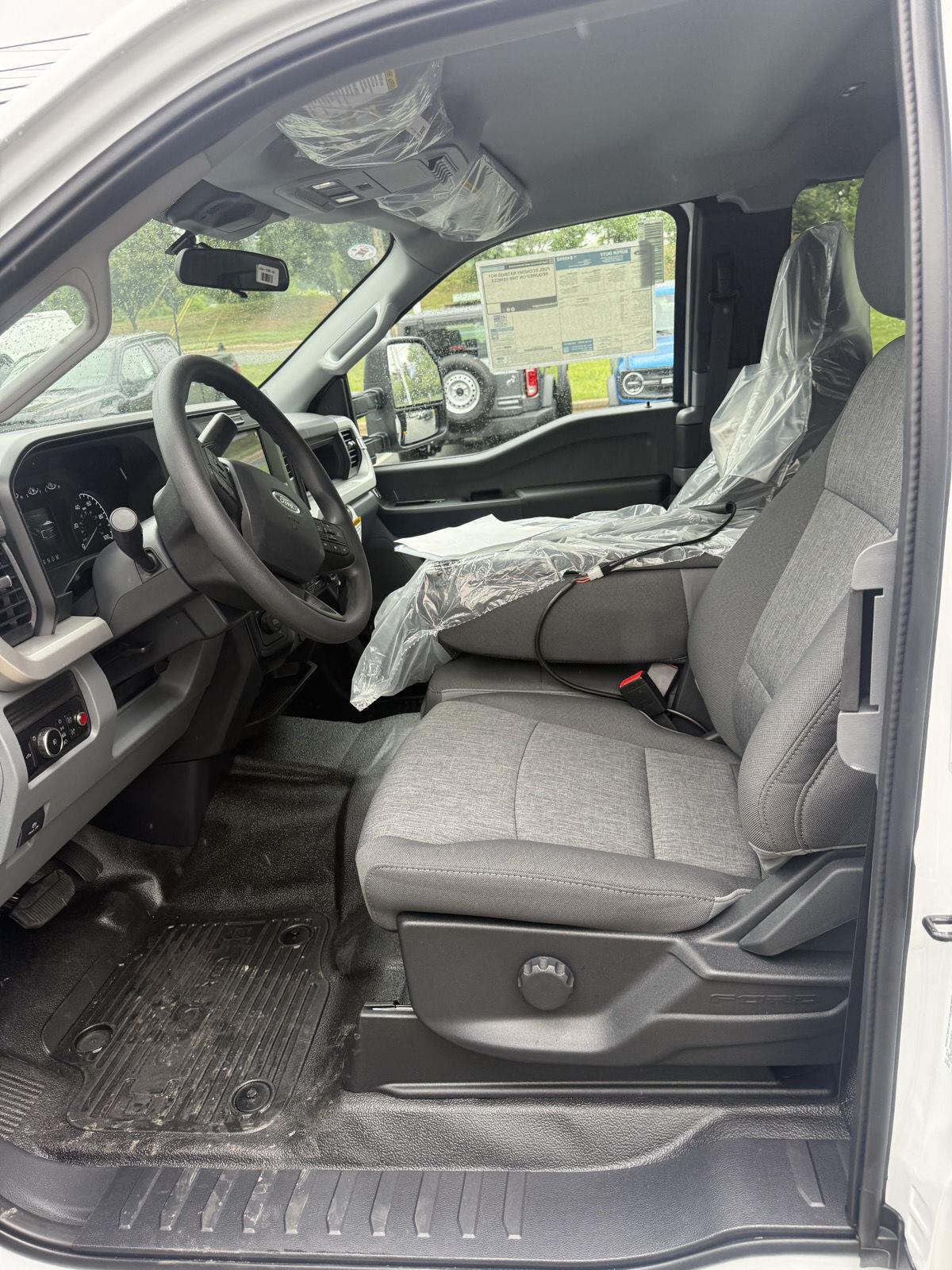 New 2026 Oxford White Ford XL image 10