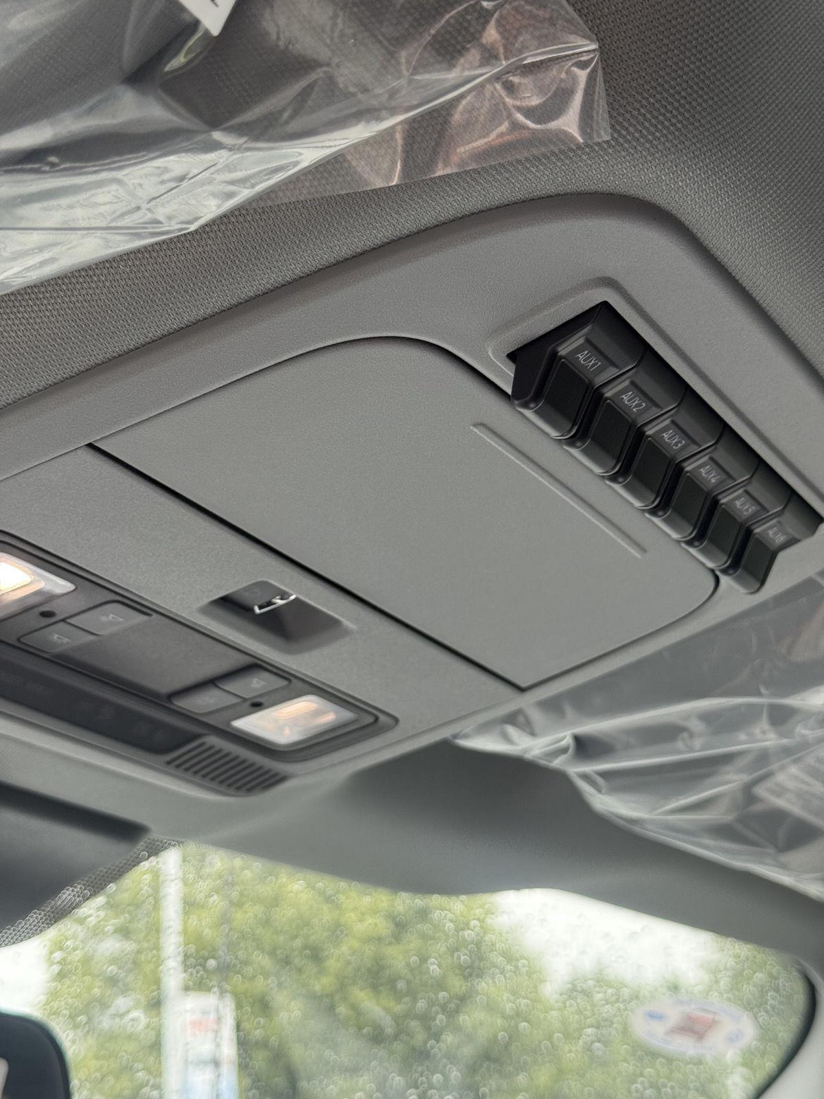 New 2026 Oxford White Ford XL image 29