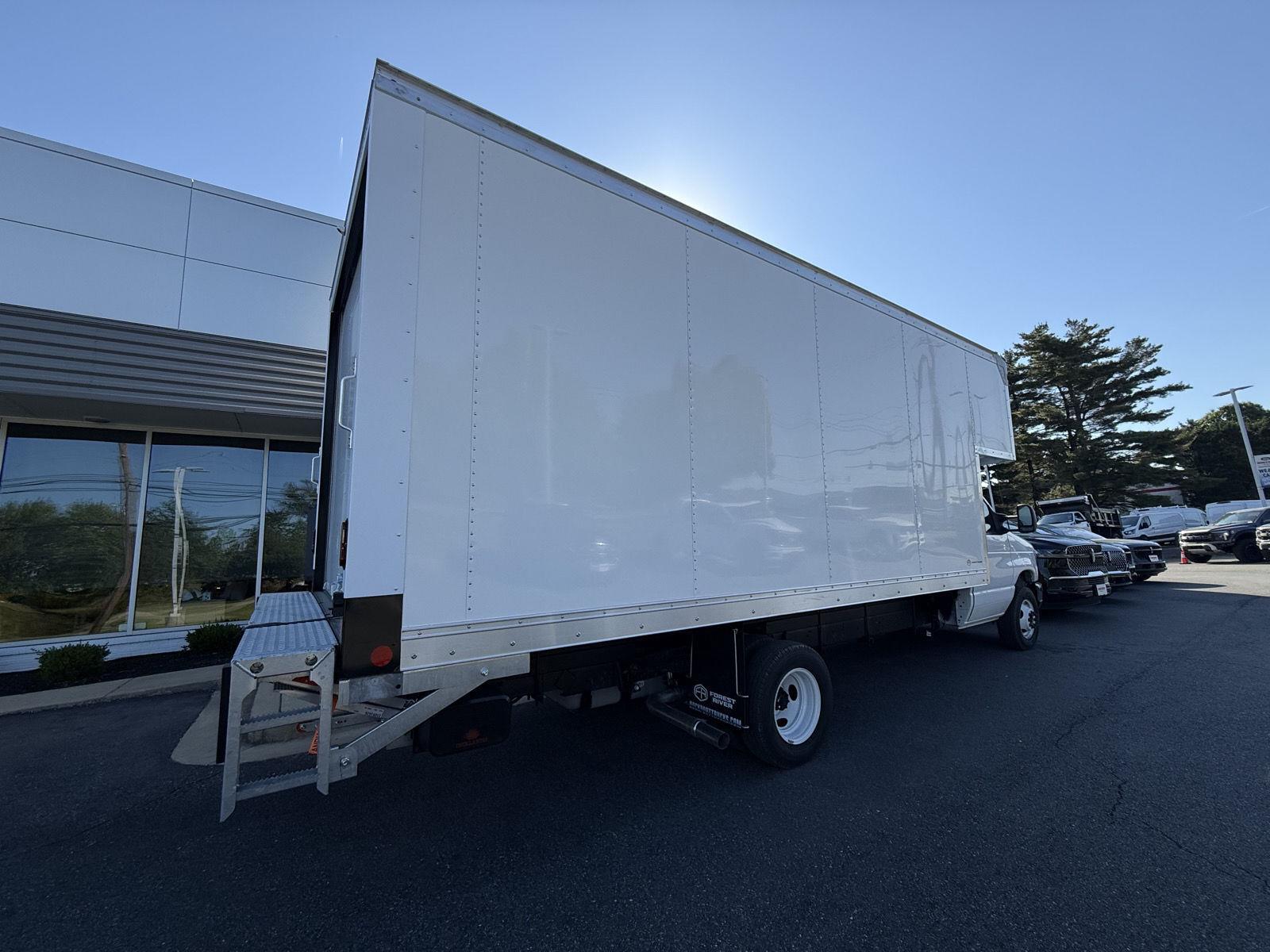 New 2027 Oxford White Ford  image 25