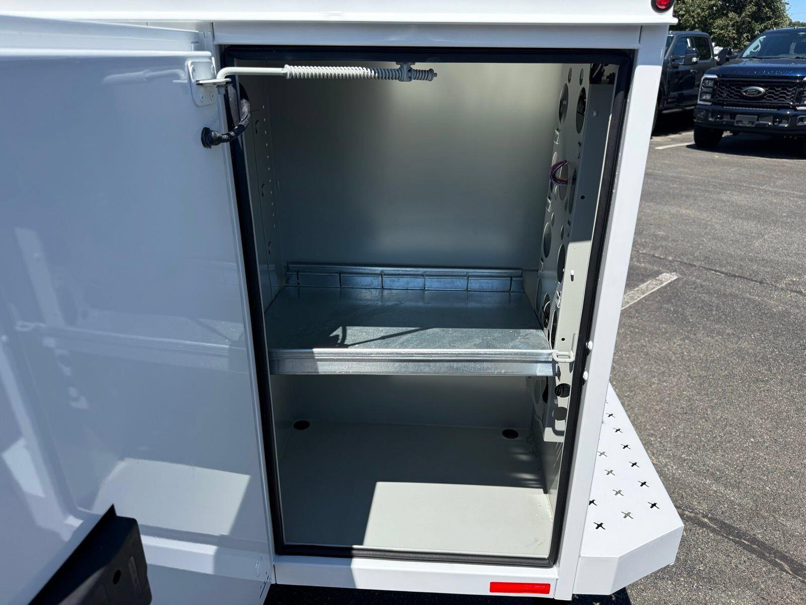 2025 Ford F-550 Super Duty Chassis Cab XL - Photo 8