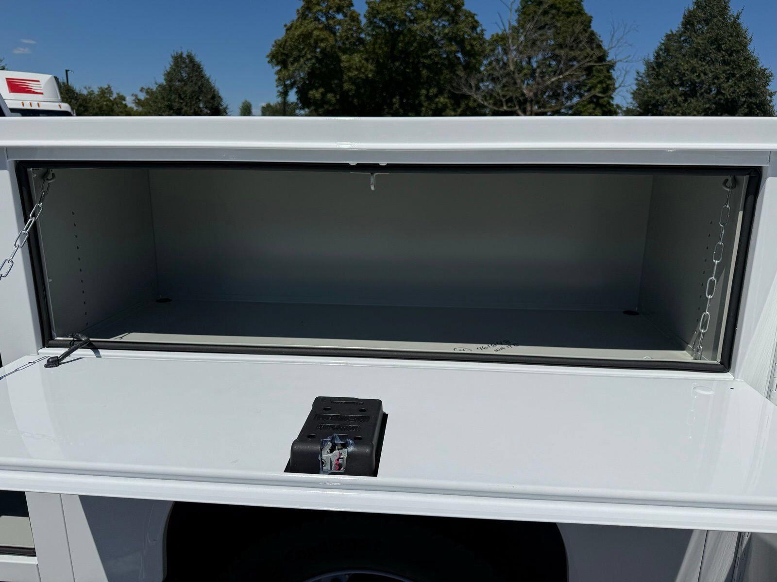 2025 Ford F-550 Super Duty Chassis Cab XL - Photo 9