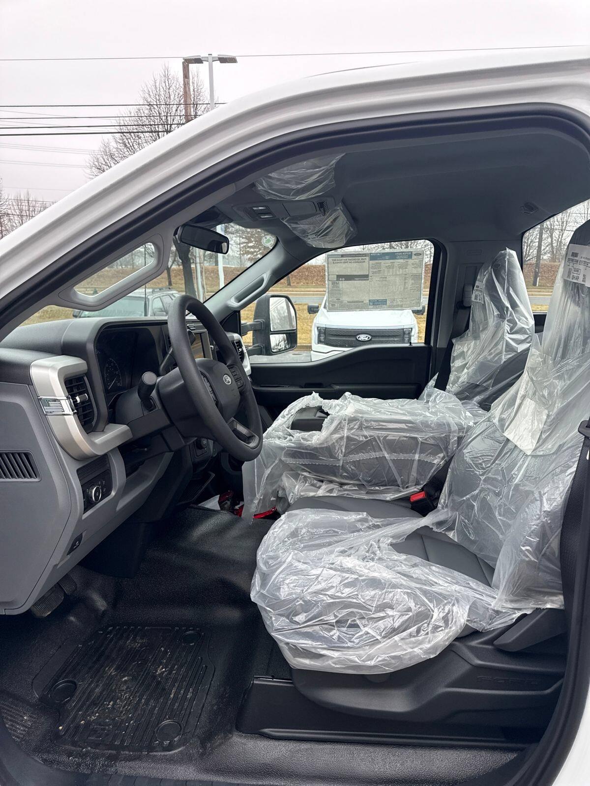New 2026 Oxford White Ford XL image 5