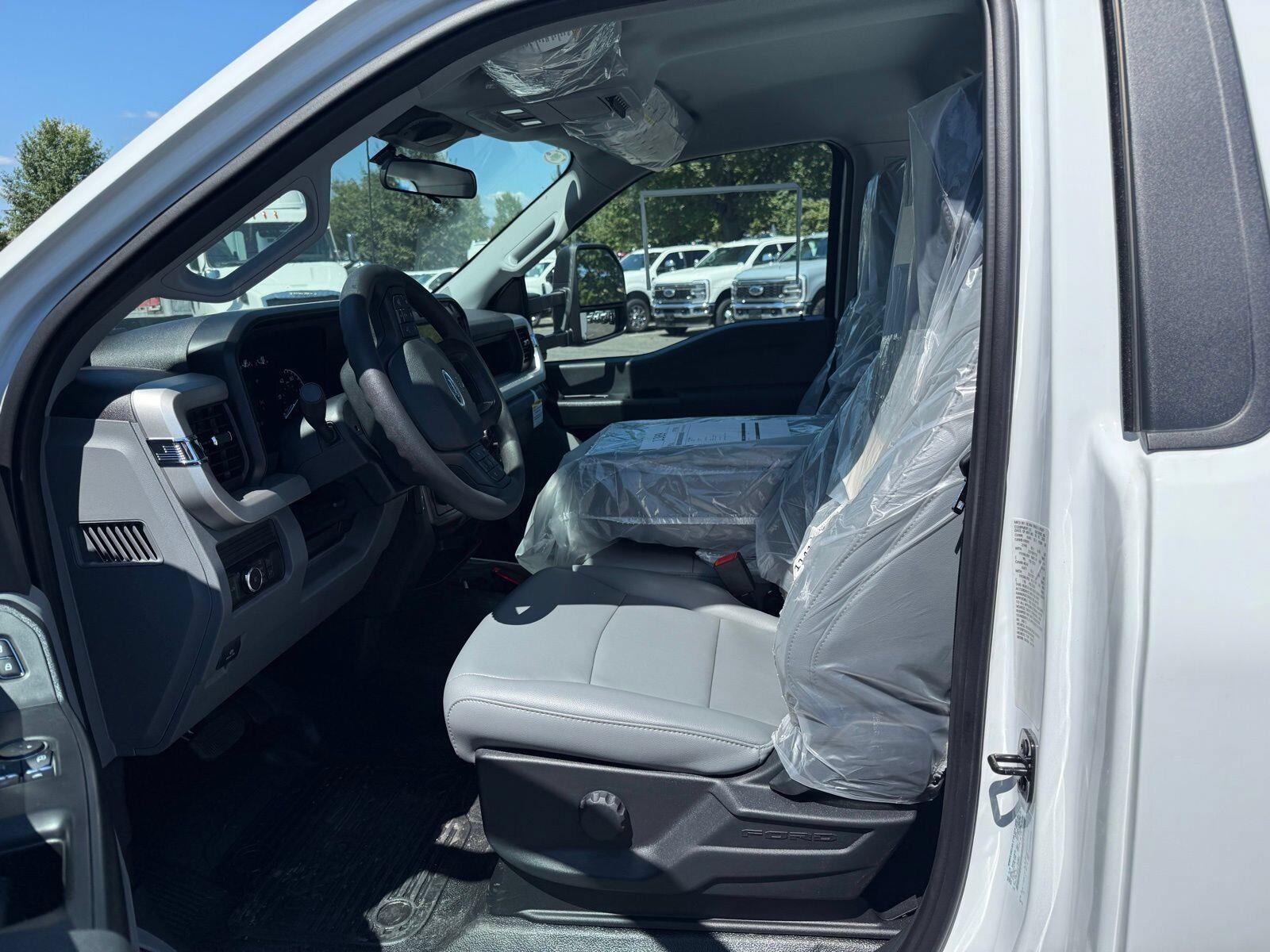 2025 Ford F-550 Super Duty Chassis Cab XL - Photo 26