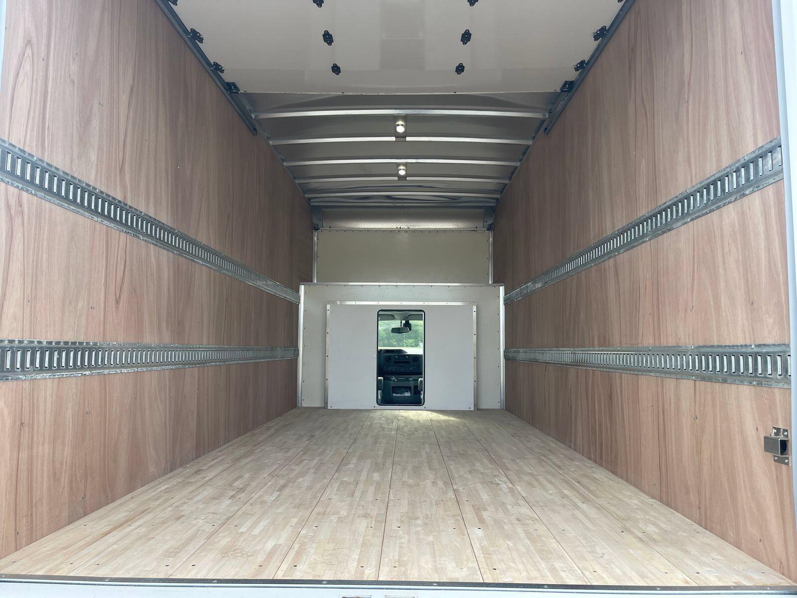 New 2027 Oxford White Ford  image 33