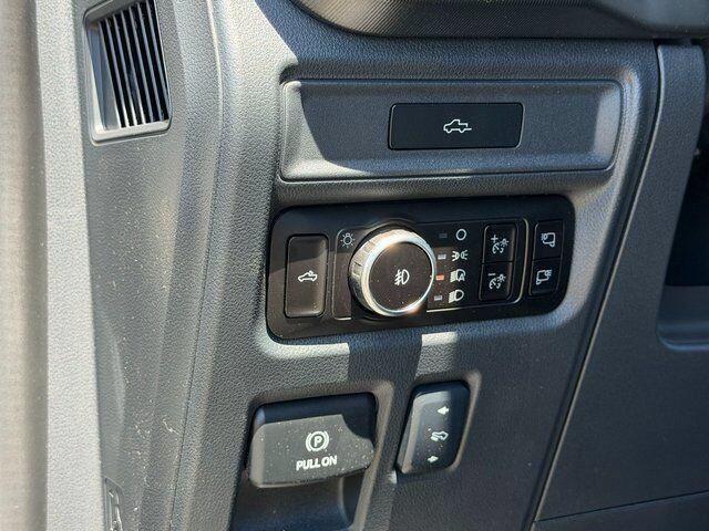 New 2026 Star White Metallic Tri-Coat Ford LARIAT image 25