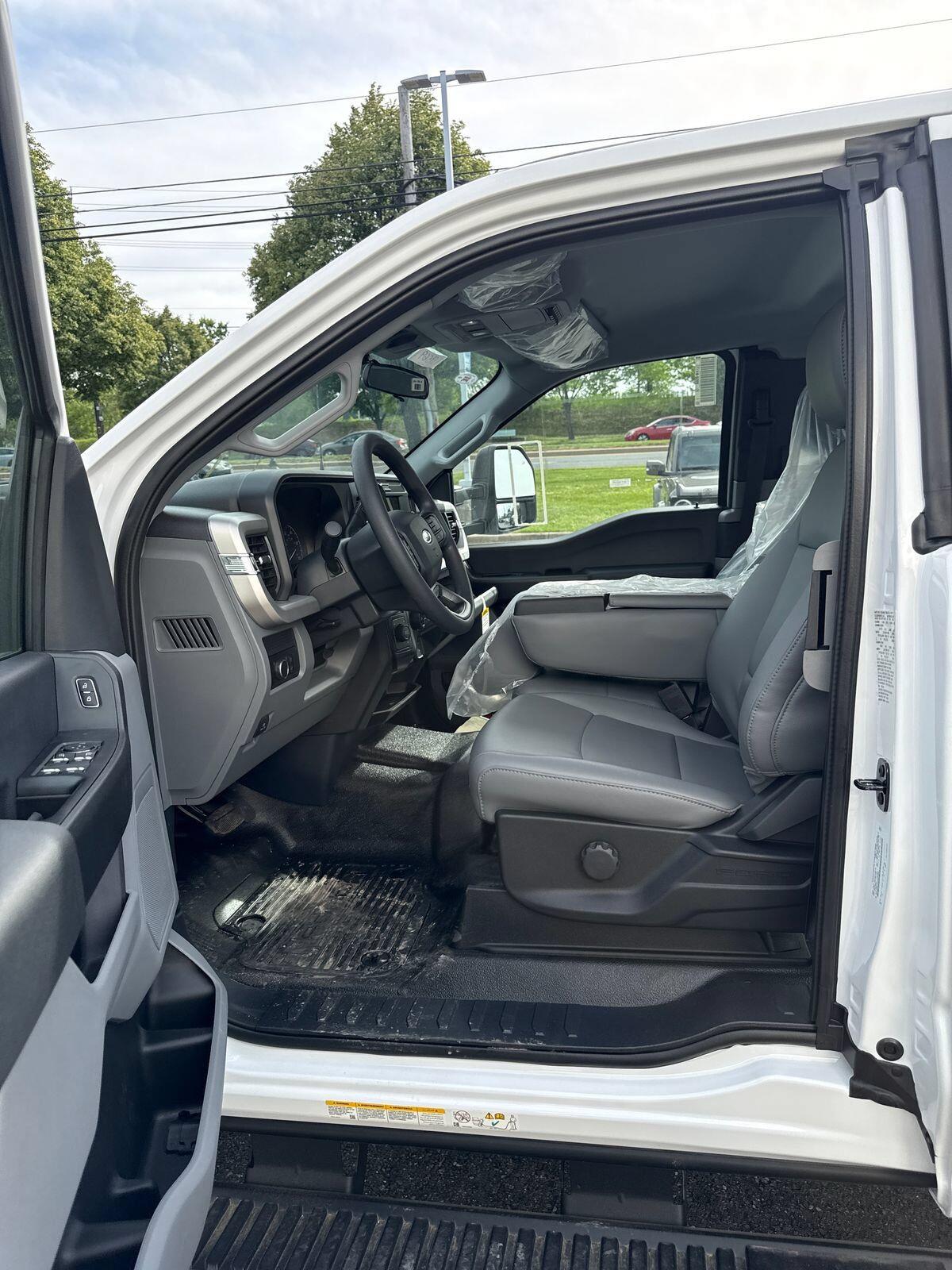 New 2026 Oxford White Ford XL image 11