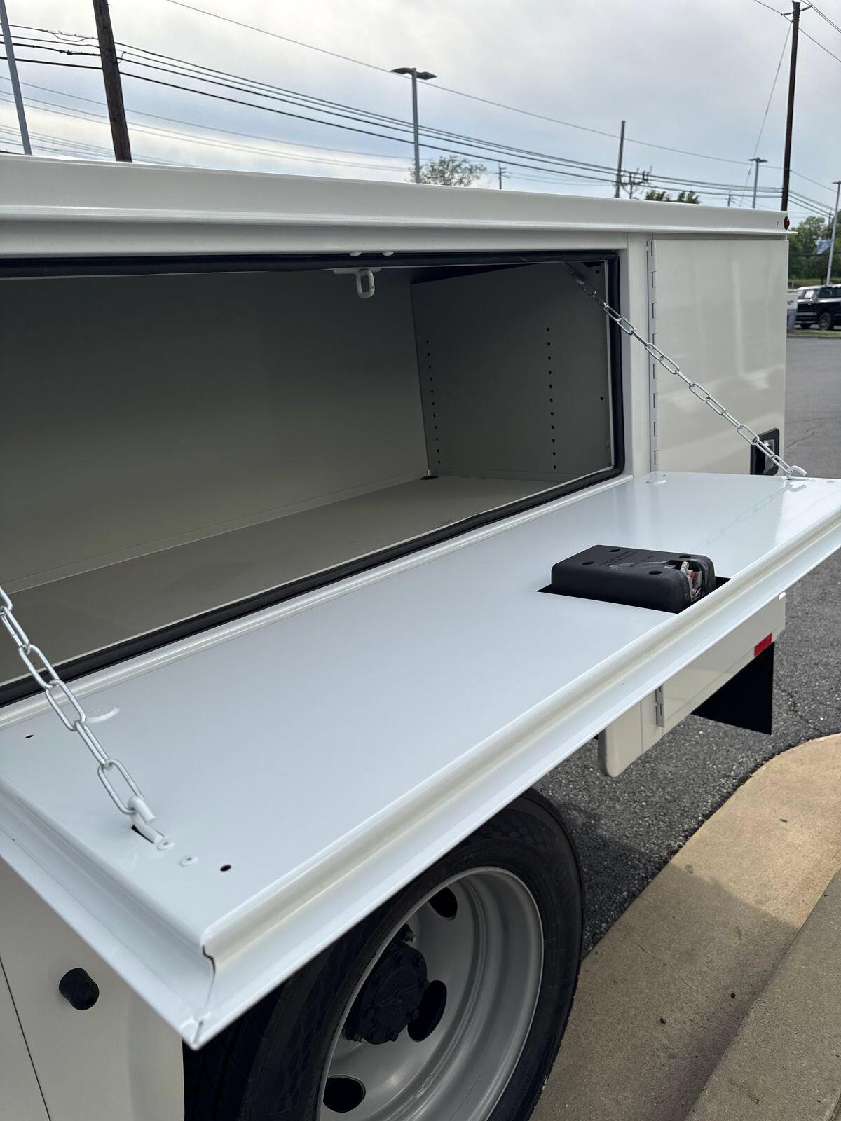 New 2026 Oxford White Ford XL image 16