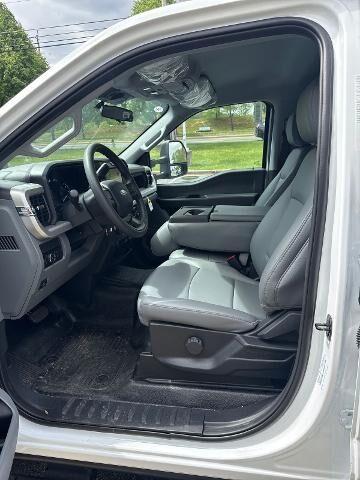 New 2026 Oxford White Ford XL image 8