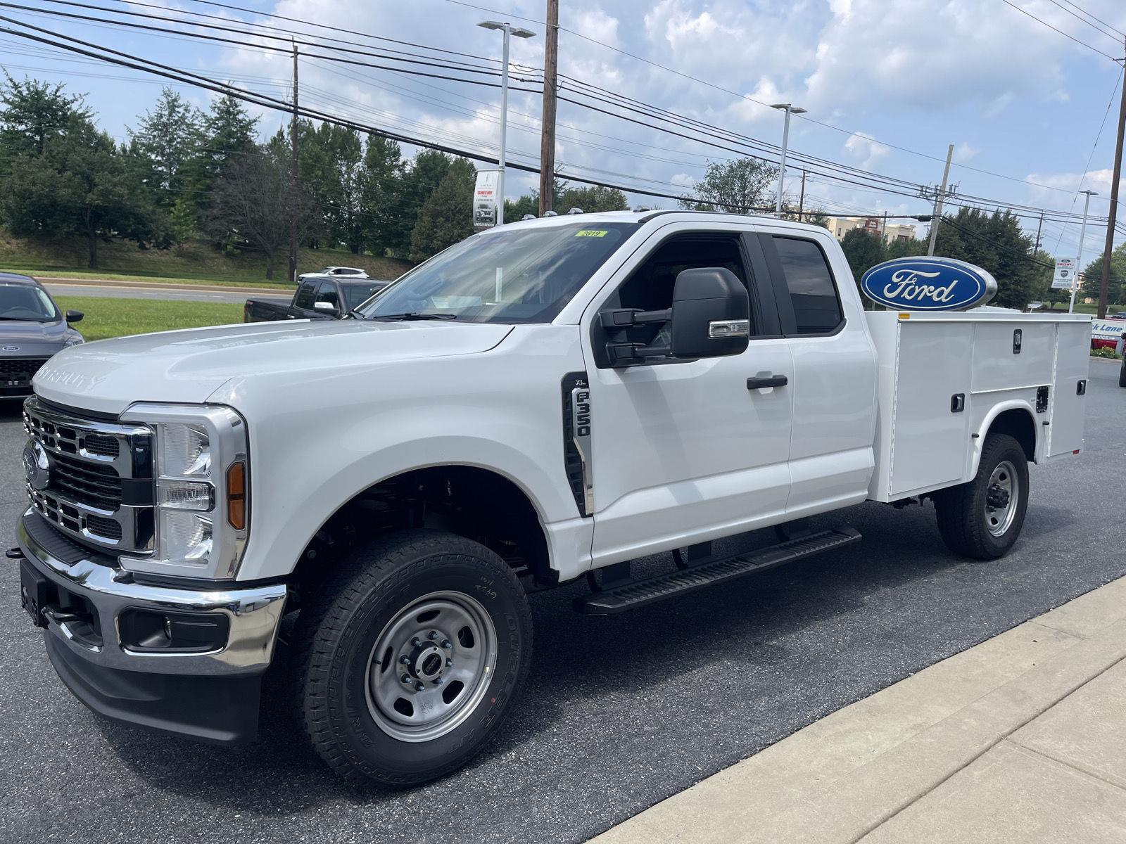 New 2026 Oxford White Ford XL image 5