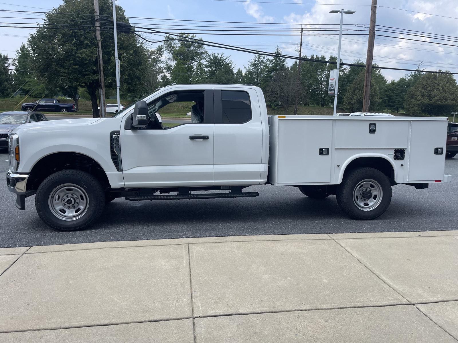New 2026 Oxford White Ford XL image 6