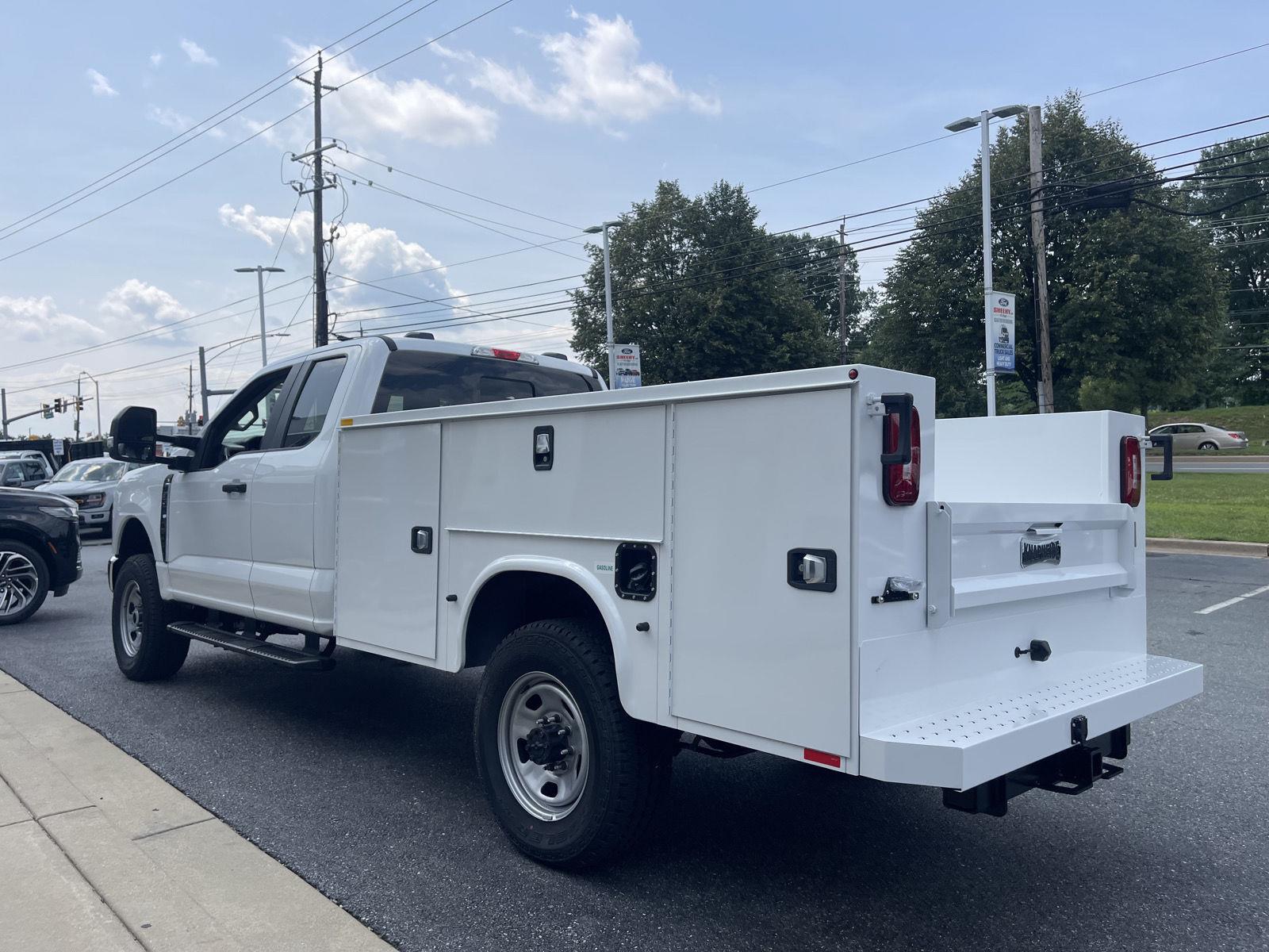 New 2026 Oxford White Ford XL image 7