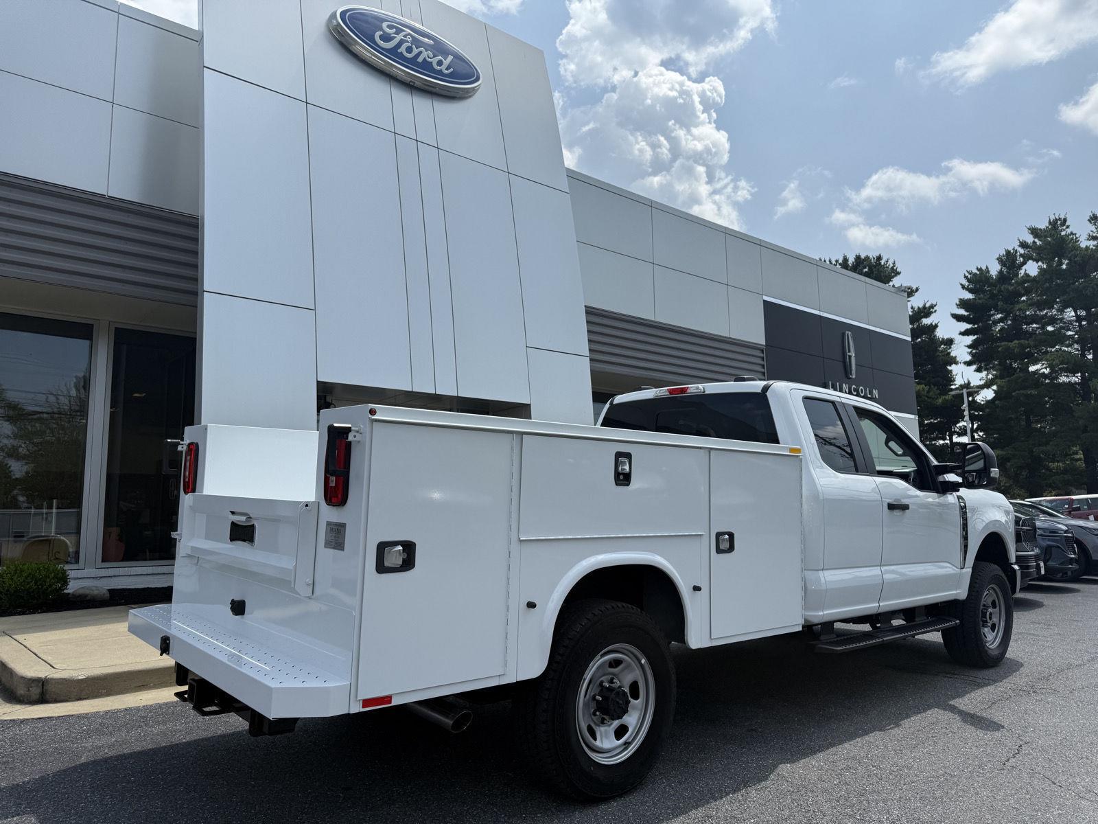 New 2026 Oxford White Ford XL image 9