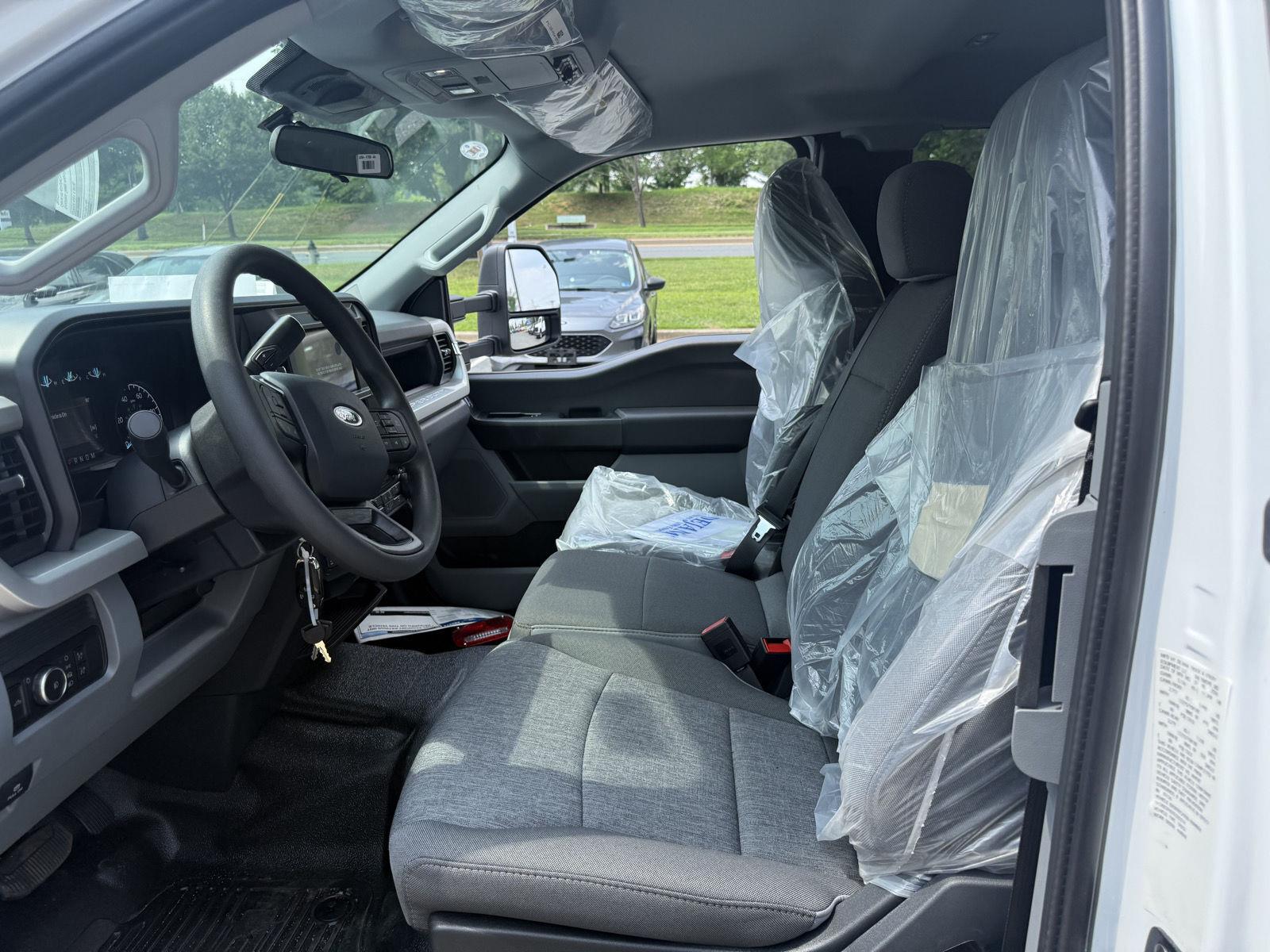 New 2026 Oxford White Ford XL image 15